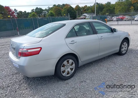 2007 Toyota Camry Le z USA, uszkodzony, nr VIN 4T1BE46K77U573521